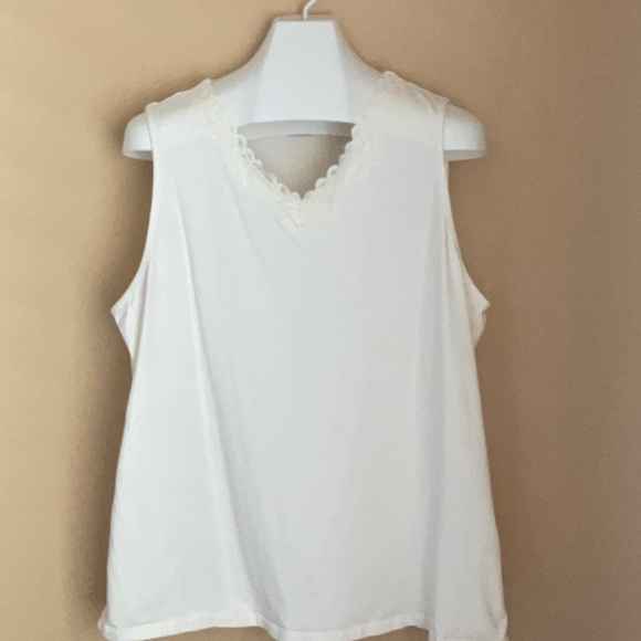 2 Piece Bundle CJ Banks Size 2X Women’s Tops - Picture 2 of 9